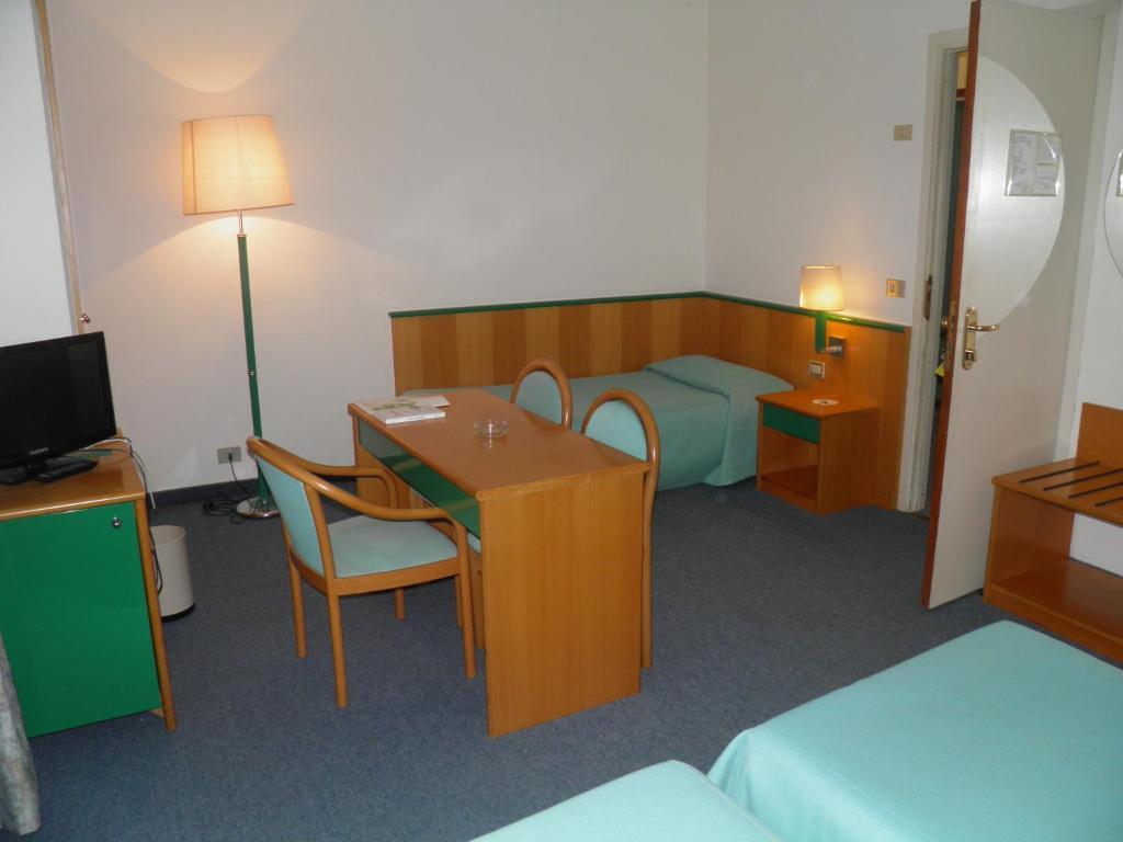 Hotel Ramoverde Borgomanero Quarto foto